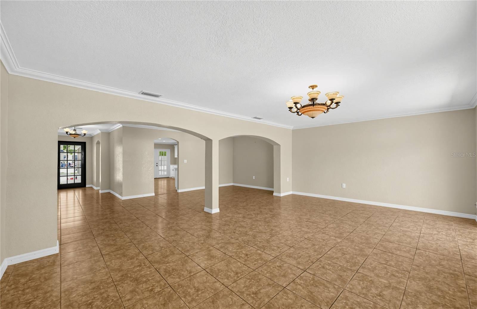 915 SEMINOLE BOULEVARD