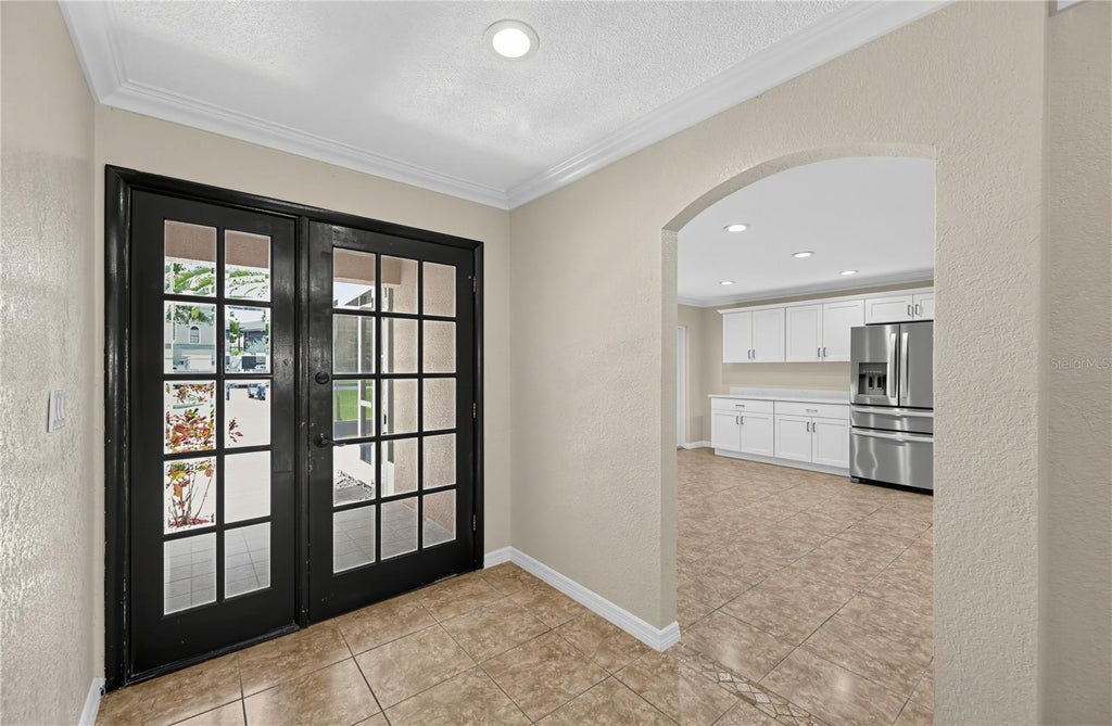 Photo of 915 Seminole Boulevard, Tarpon Springs, FL 34689 (MLS # O6439885)