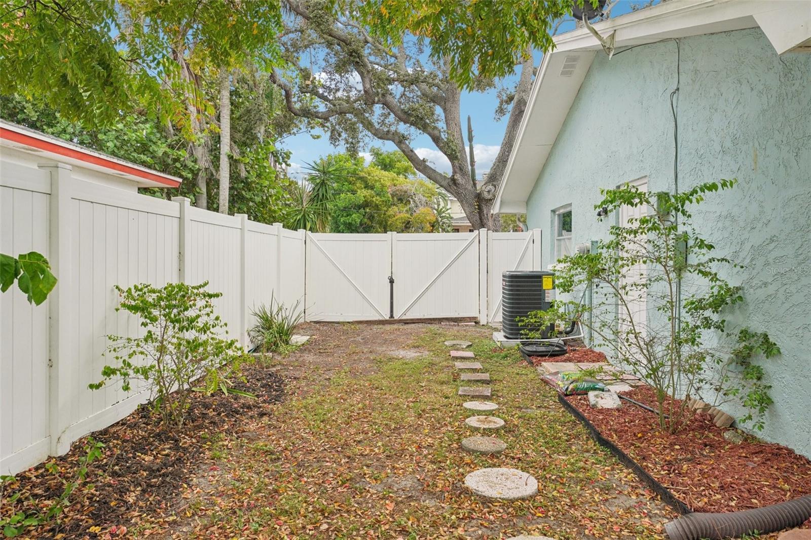 GULF OAKS ESTS - Residential