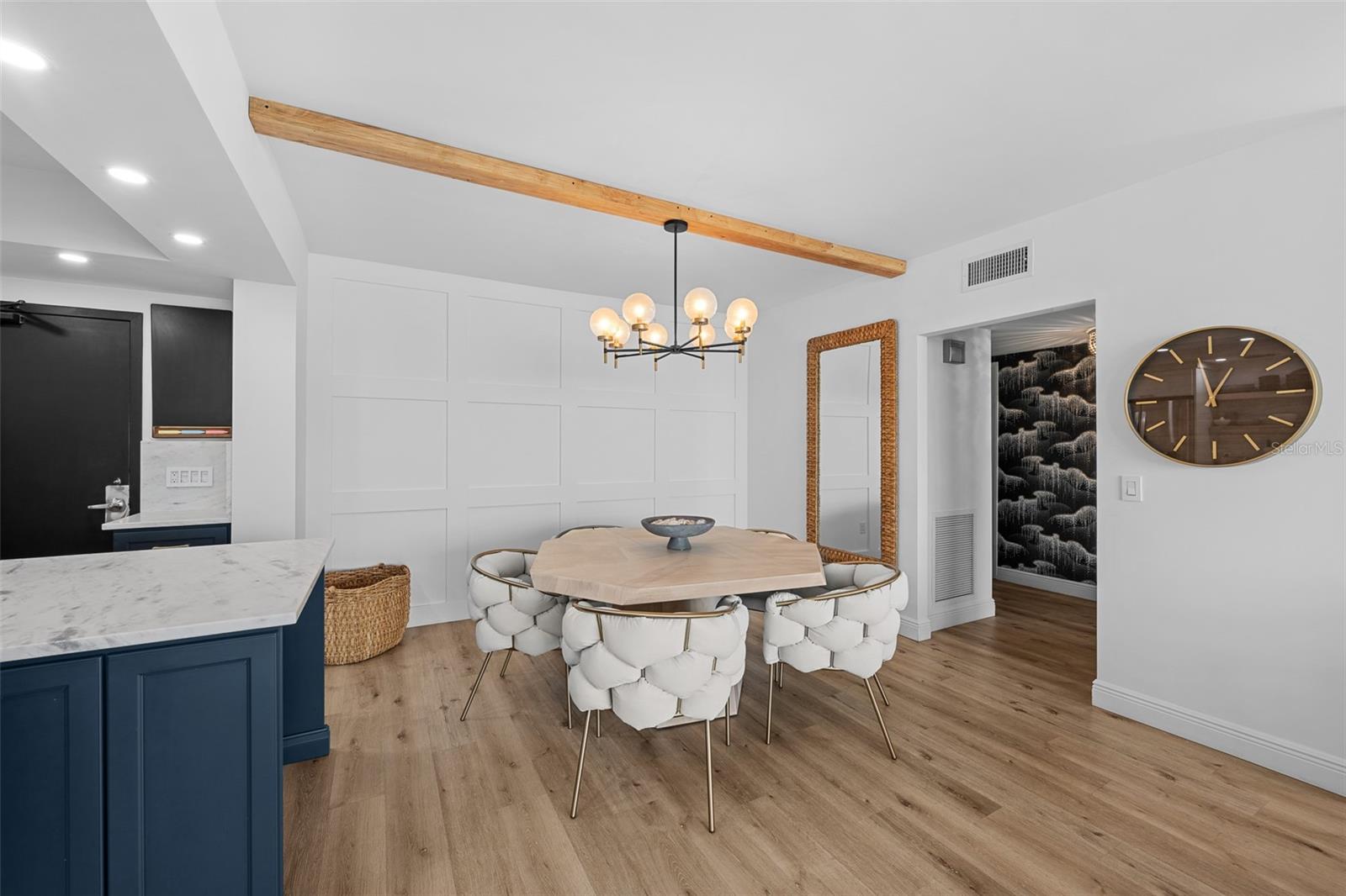 7100 SUNSHINE SKYWAY LANE S 701