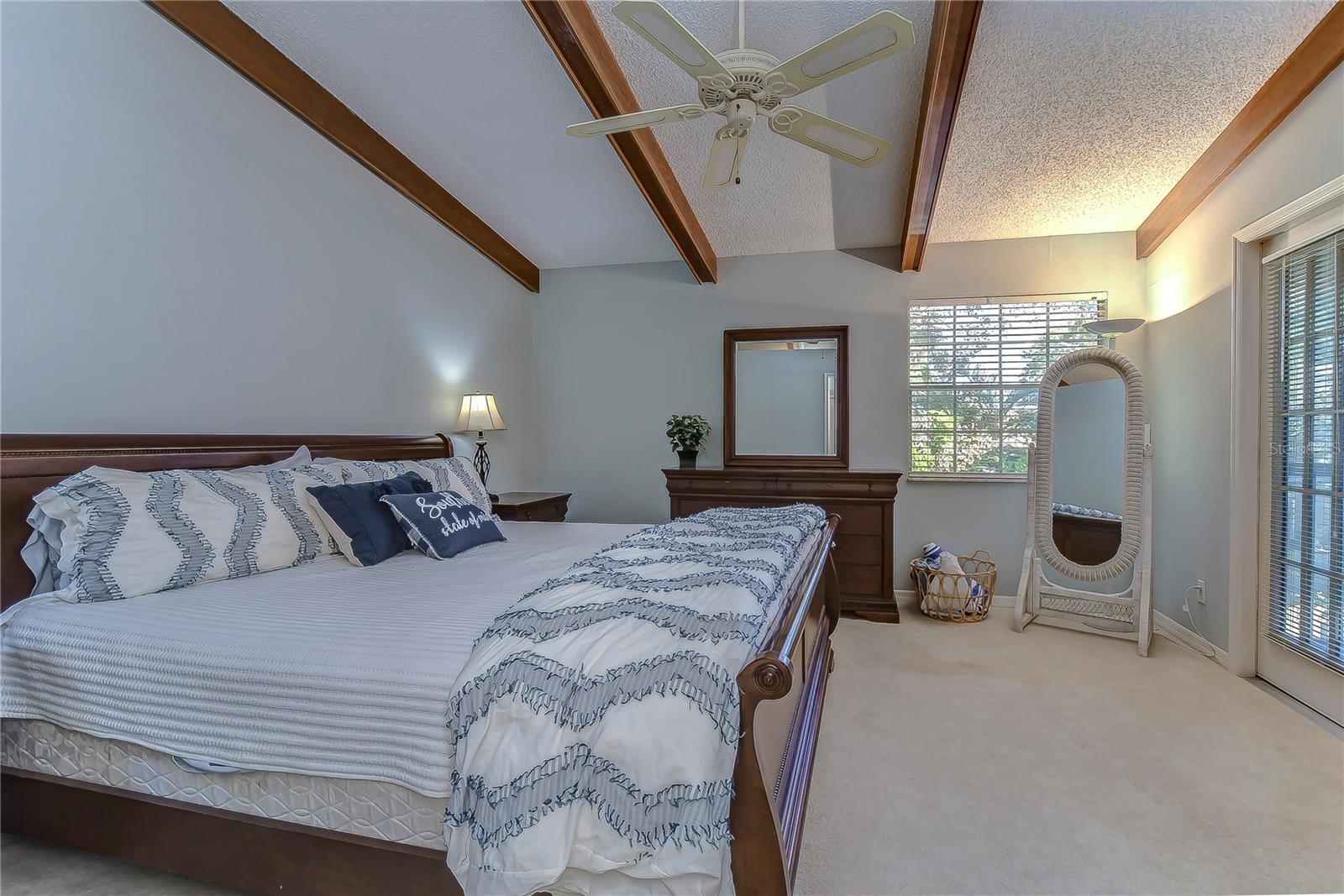 LAUREL OAKS AT COUNTRY WOODS CONDO - Residential