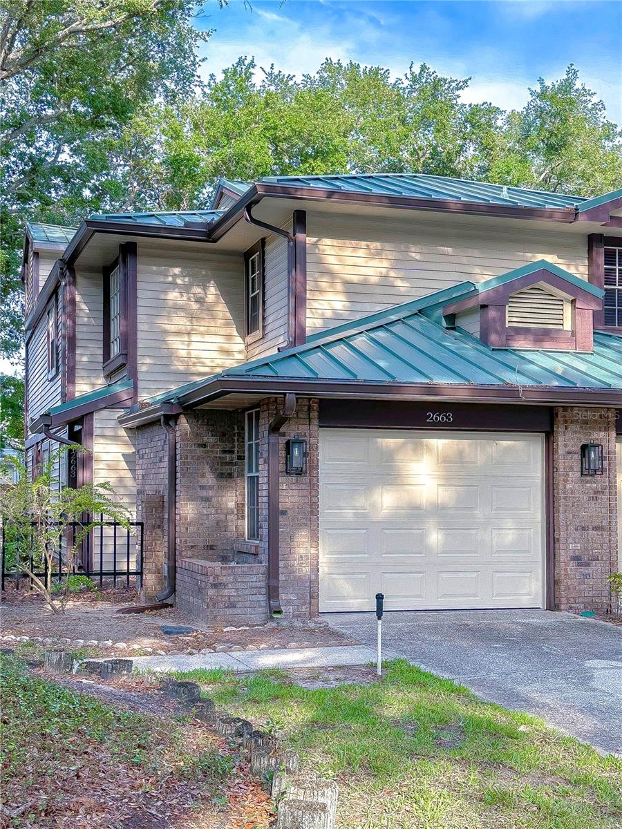 LAUREL OAKS AT COUNTRY WOODS CONDO - Residential
