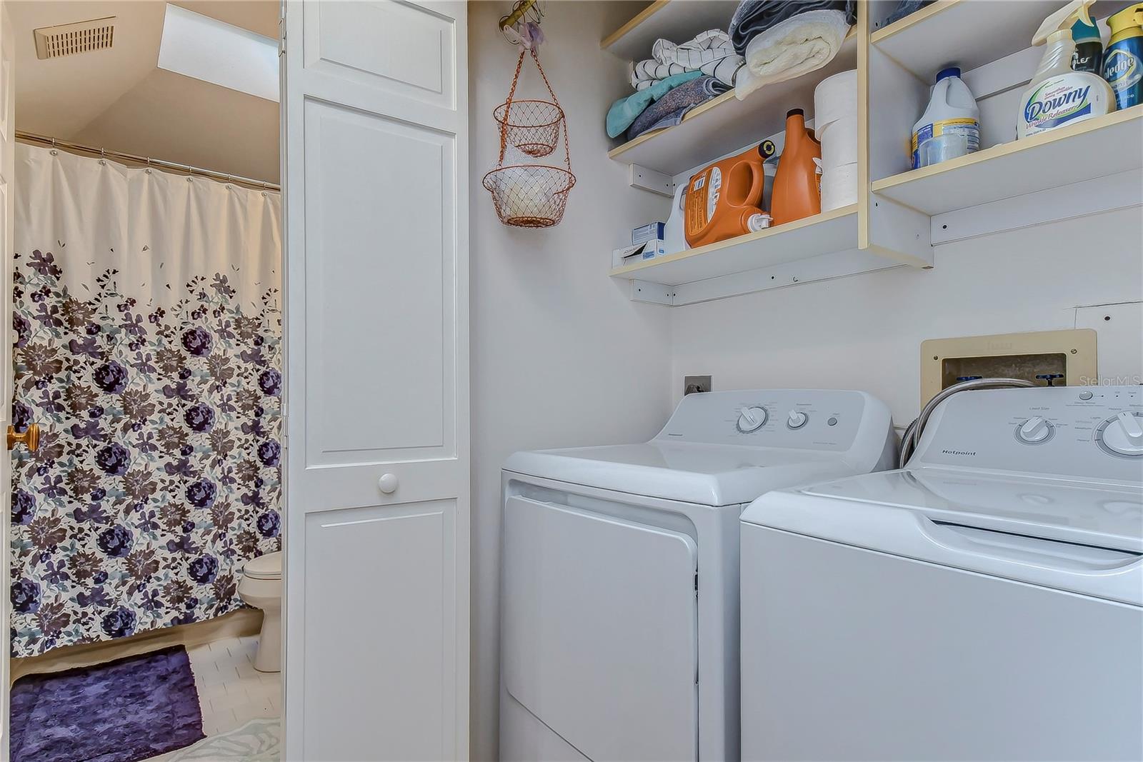 LAUREL OAKS AT COUNTRY WOODS CONDO - Residential