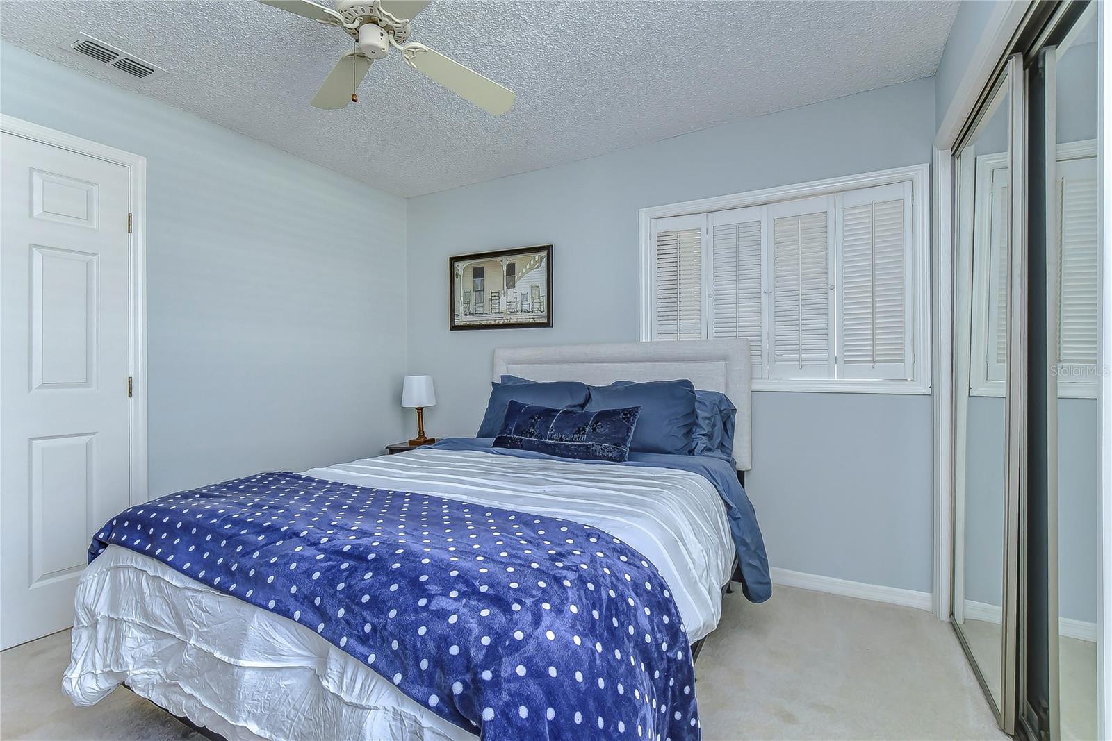LAUREL OAKS AT COUNTRY WOODS CONDO - Residential