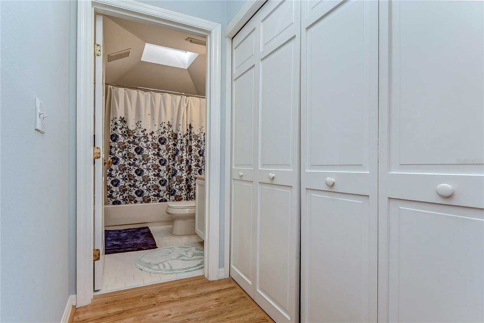 LAUREL OAKS AT COUNTRY WOODS CONDO - Residential