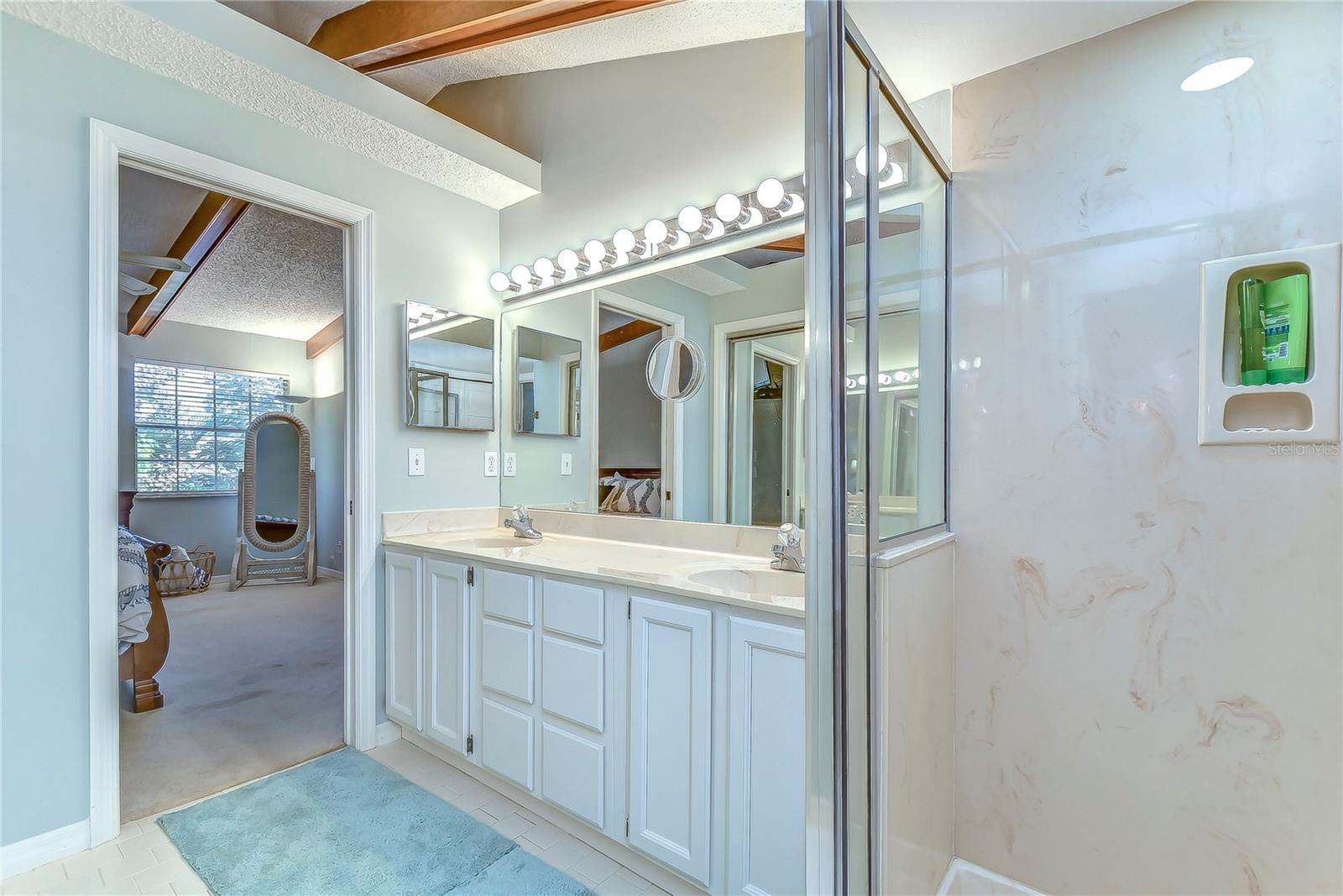 LAUREL OAKS AT COUNTRY WOODS CONDO - Residential