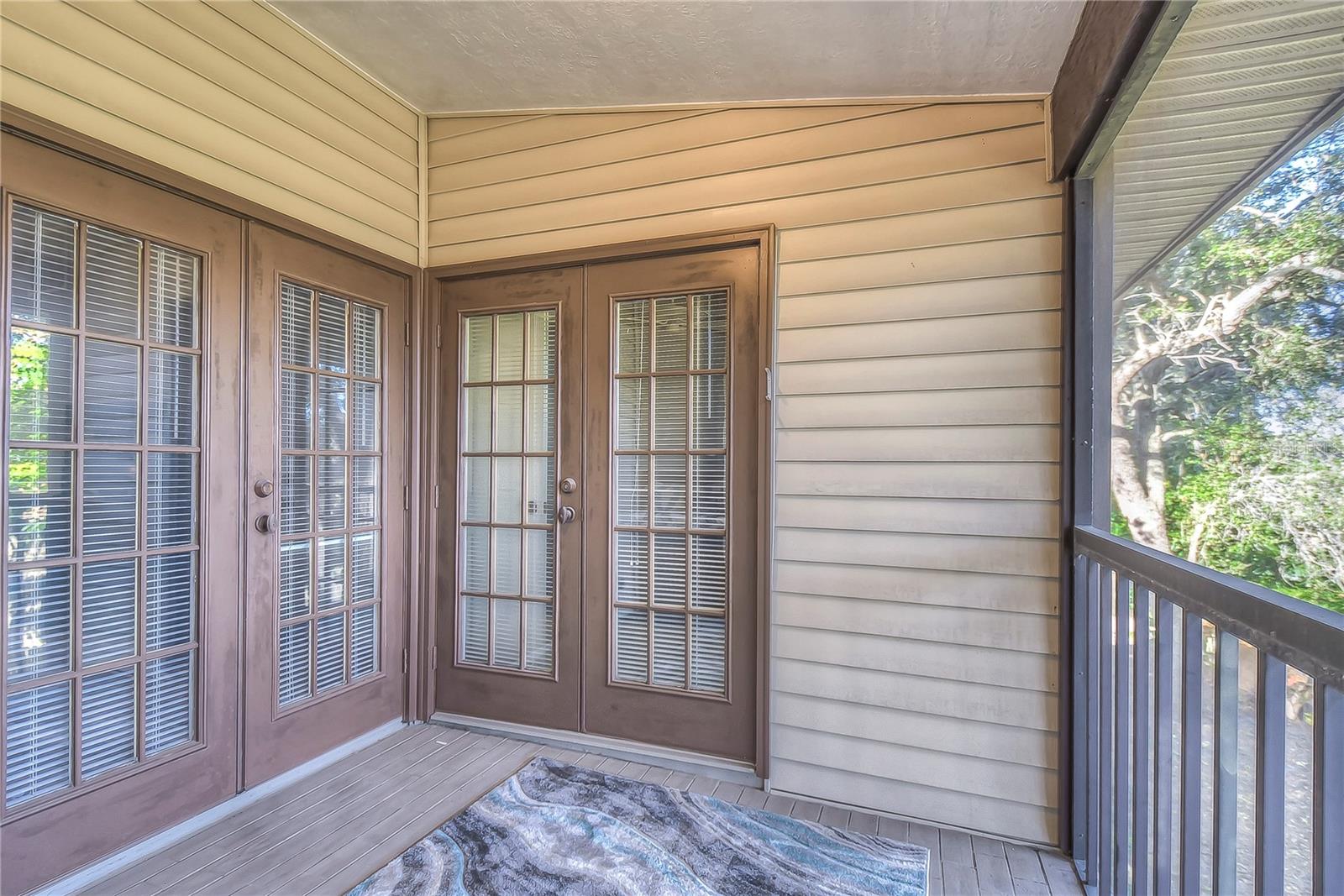 LAUREL OAKS AT COUNTRY WOODS CONDO - Residential