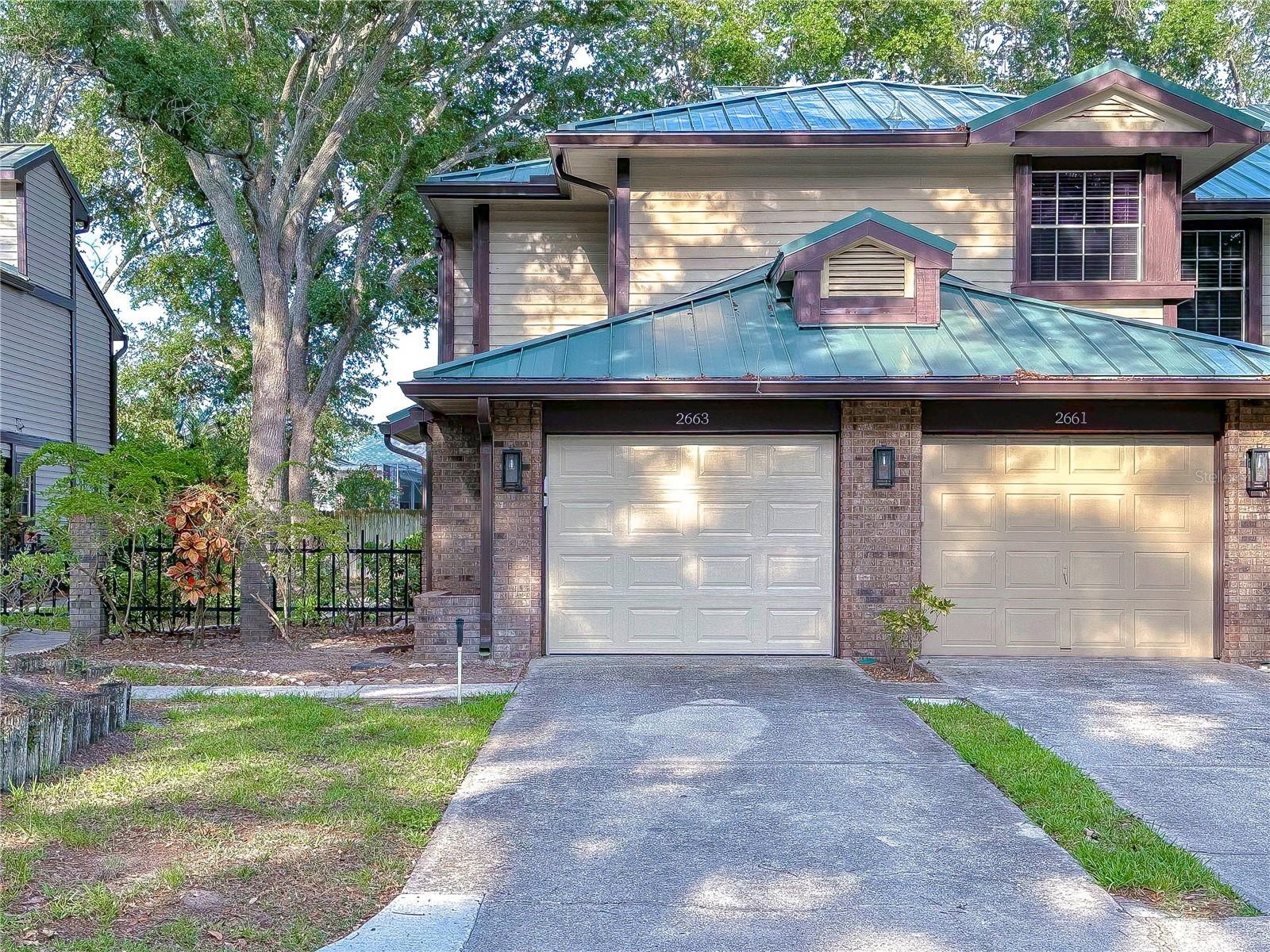 LAUREL OAKS AT COUNTRY WOODS CONDO - Residential