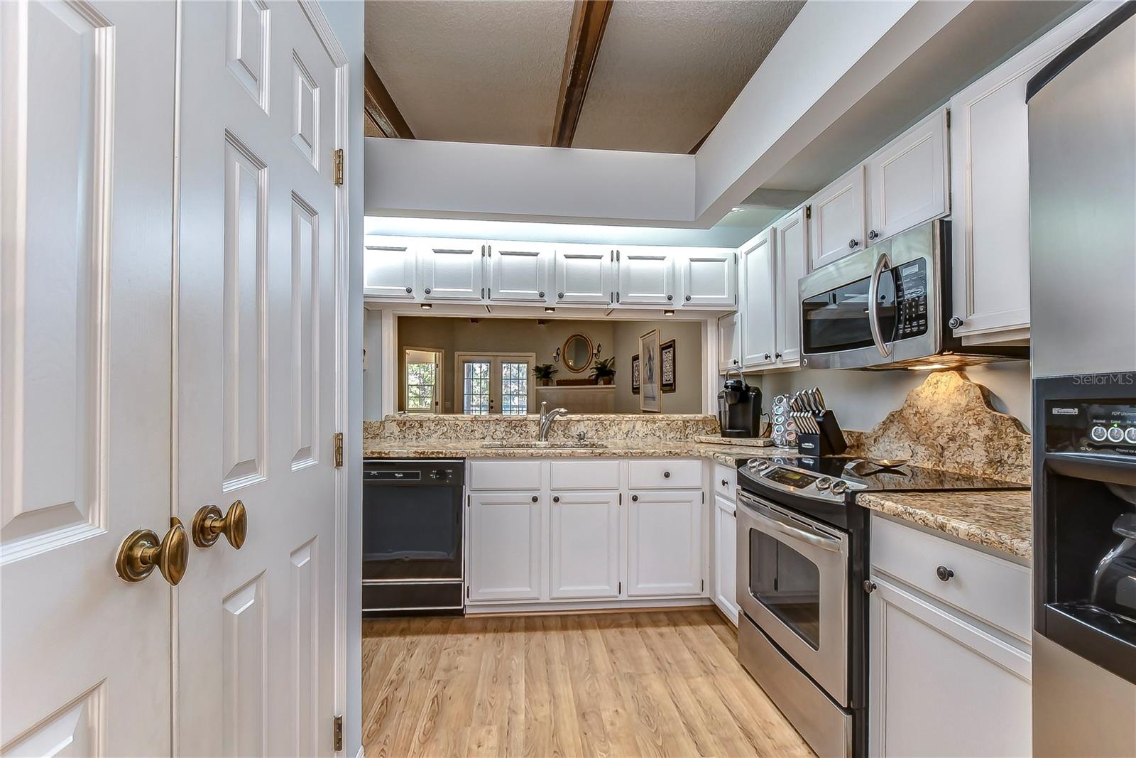 LAUREL OAKS AT COUNTRY WOODS CONDO - Residential