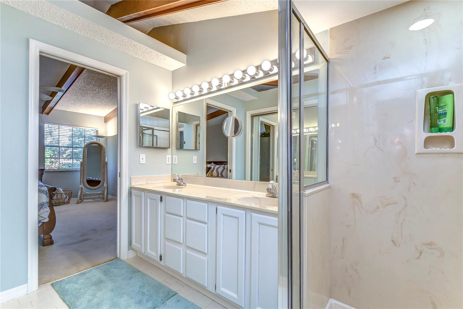 LAUREL OAKS AT COUNTRY WOODS CONDO - Residential