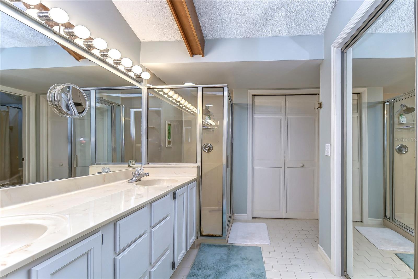 LAUREL OAKS AT COUNTRY WOODS CONDO - Residential