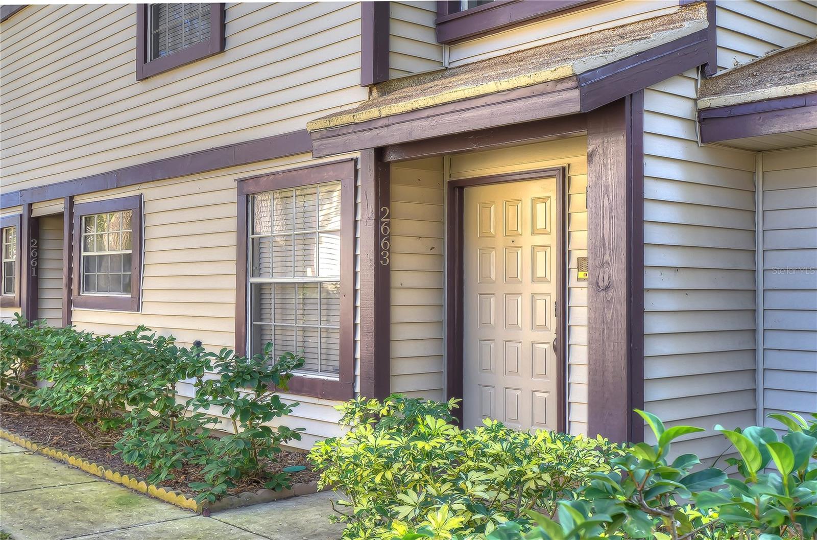 LAUREL OAKS AT COUNTRY WOODS CONDO - Residential