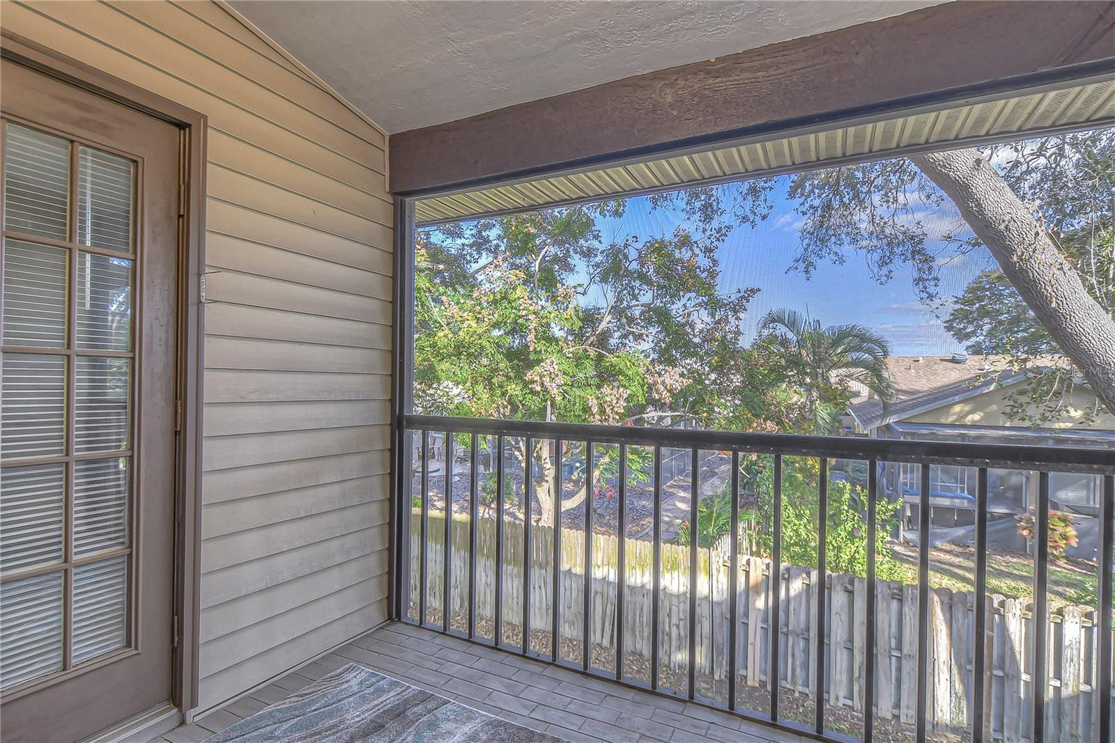 LAUREL OAKS AT COUNTRY WOODS CONDO - Residential