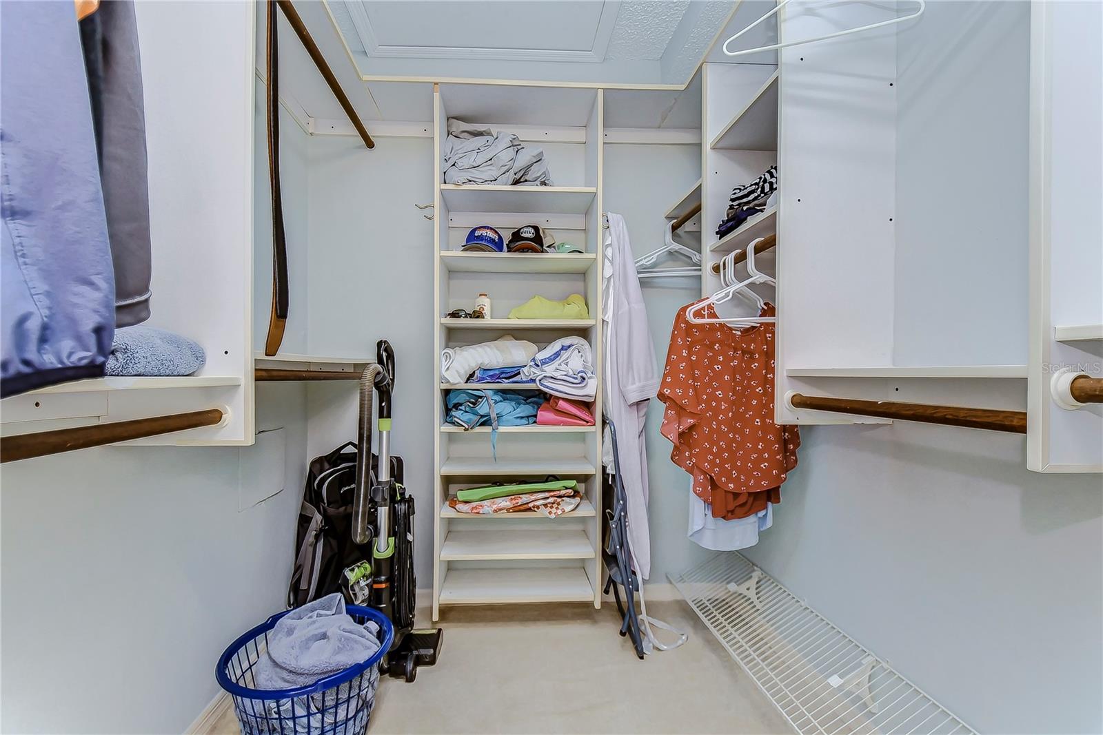 LAUREL OAKS AT COUNTRY WOODS CONDO - Residential
