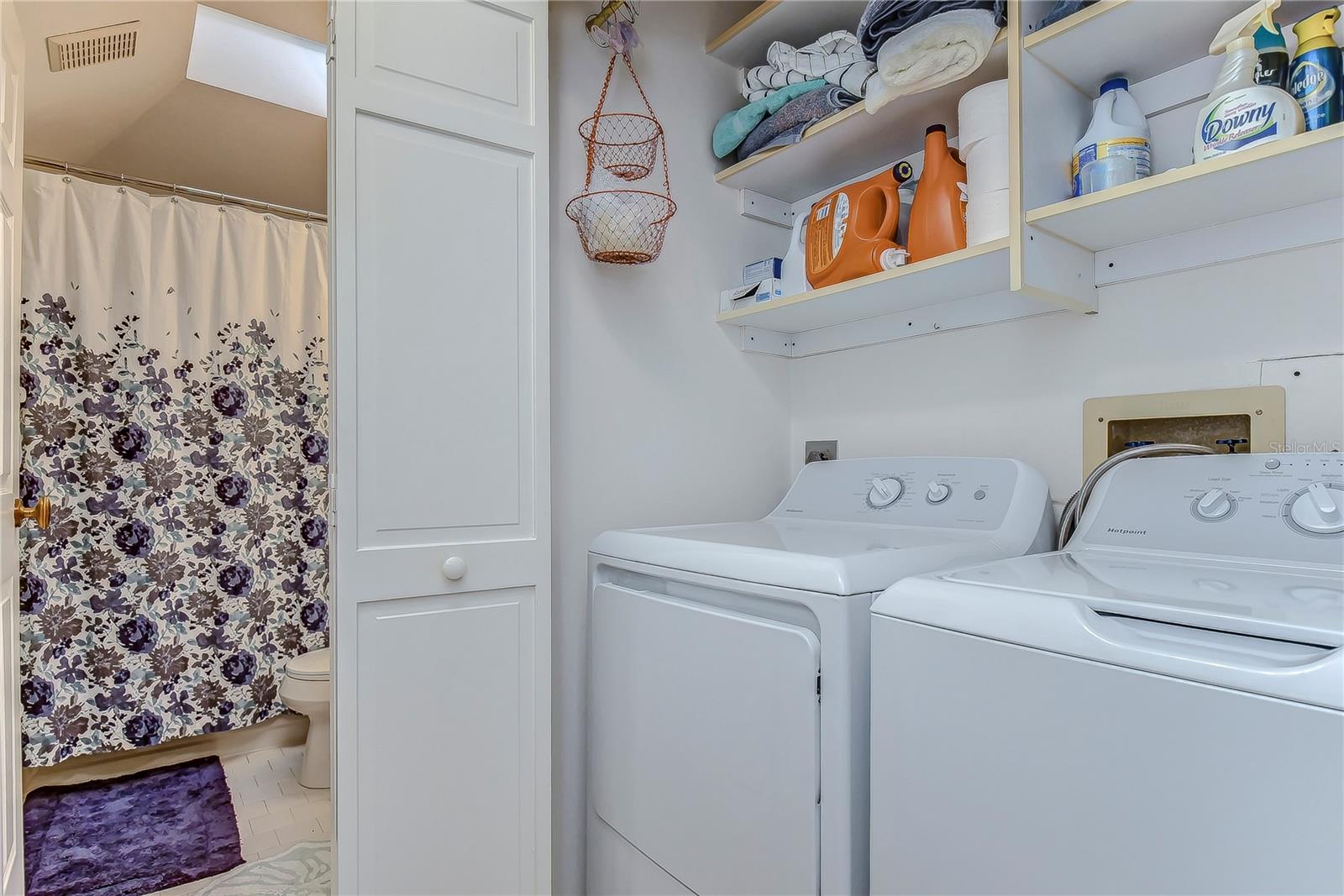 LAUREL OAKS AT COUNTRY WOODS CONDO - Residential