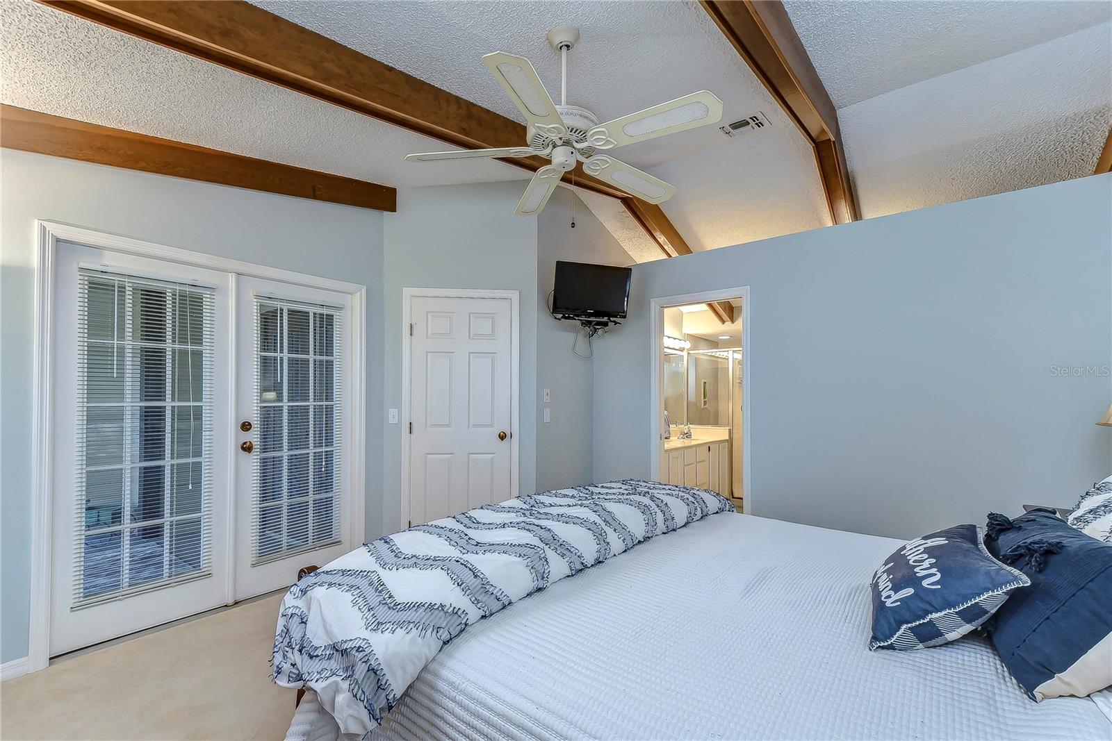 LAUREL OAKS AT COUNTRY WOODS CONDO - Residential