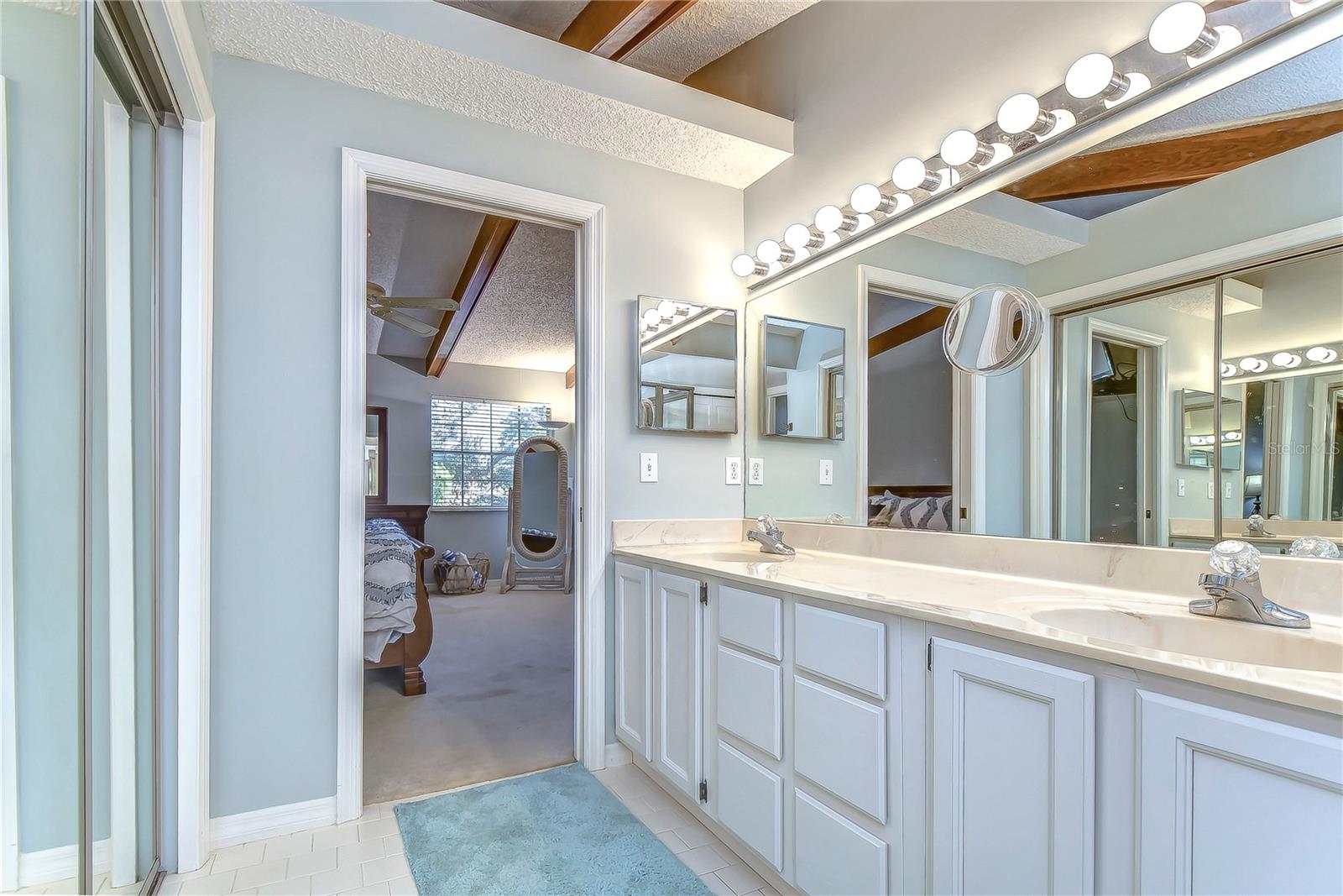 LAUREL OAKS AT COUNTRY WOODS CONDO - Residential