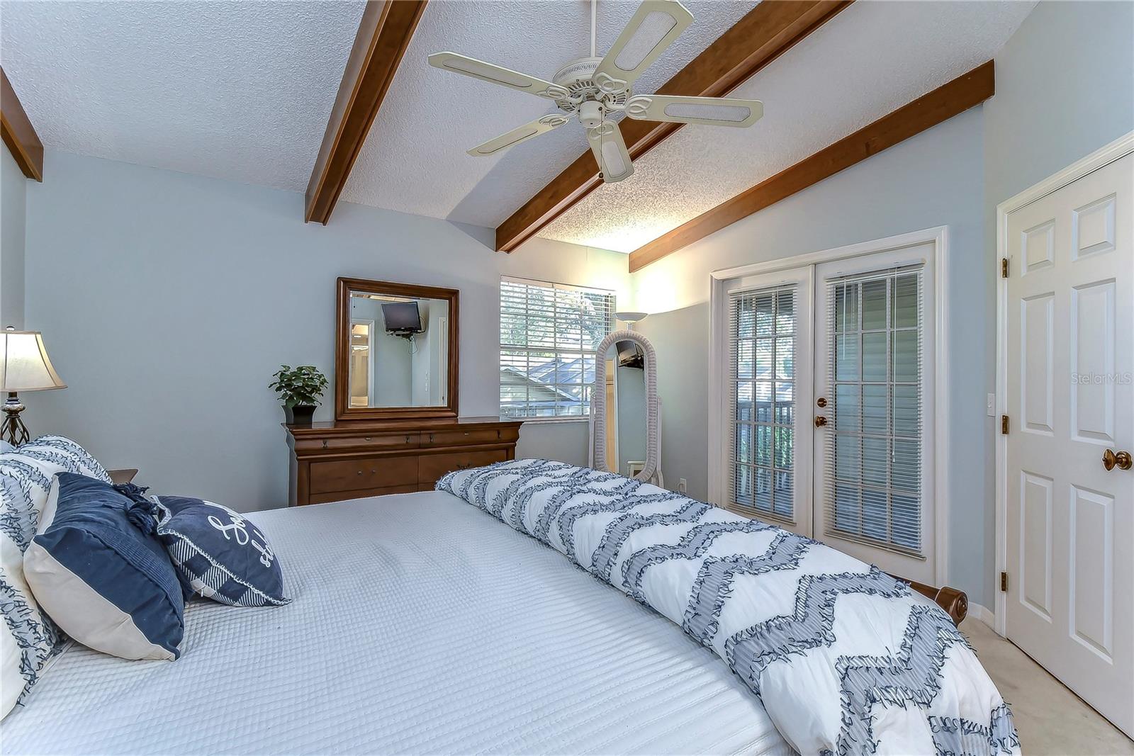 LAUREL OAKS AT COUNTRY WOODS CONDO - Residential