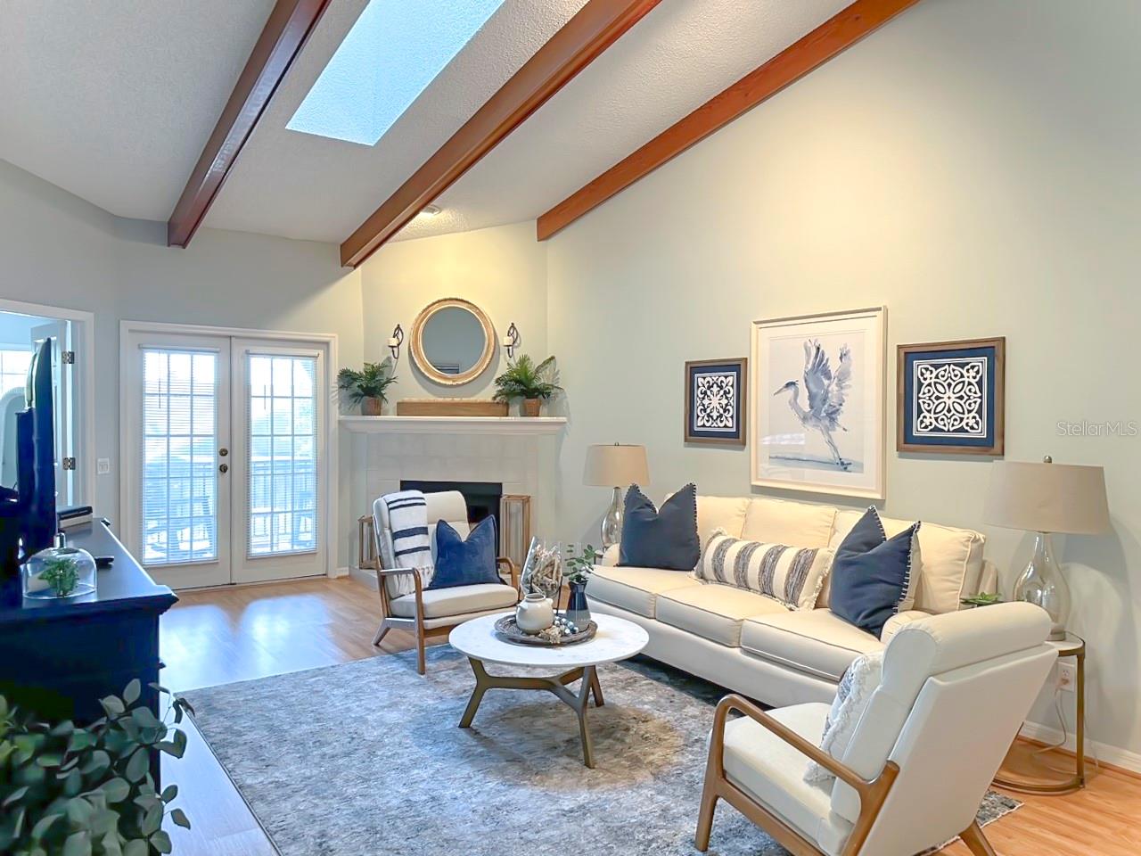 LAUREL OAKS AT COUNTRY WOODS CONDO - Residential