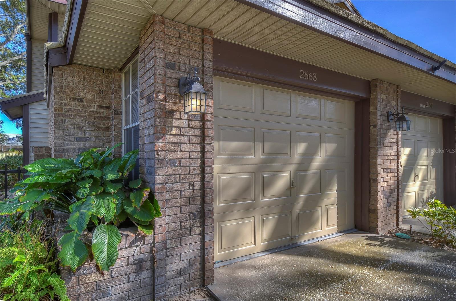 LAUREL OAKS AT COUNTRY WOODS CONDO - Residential