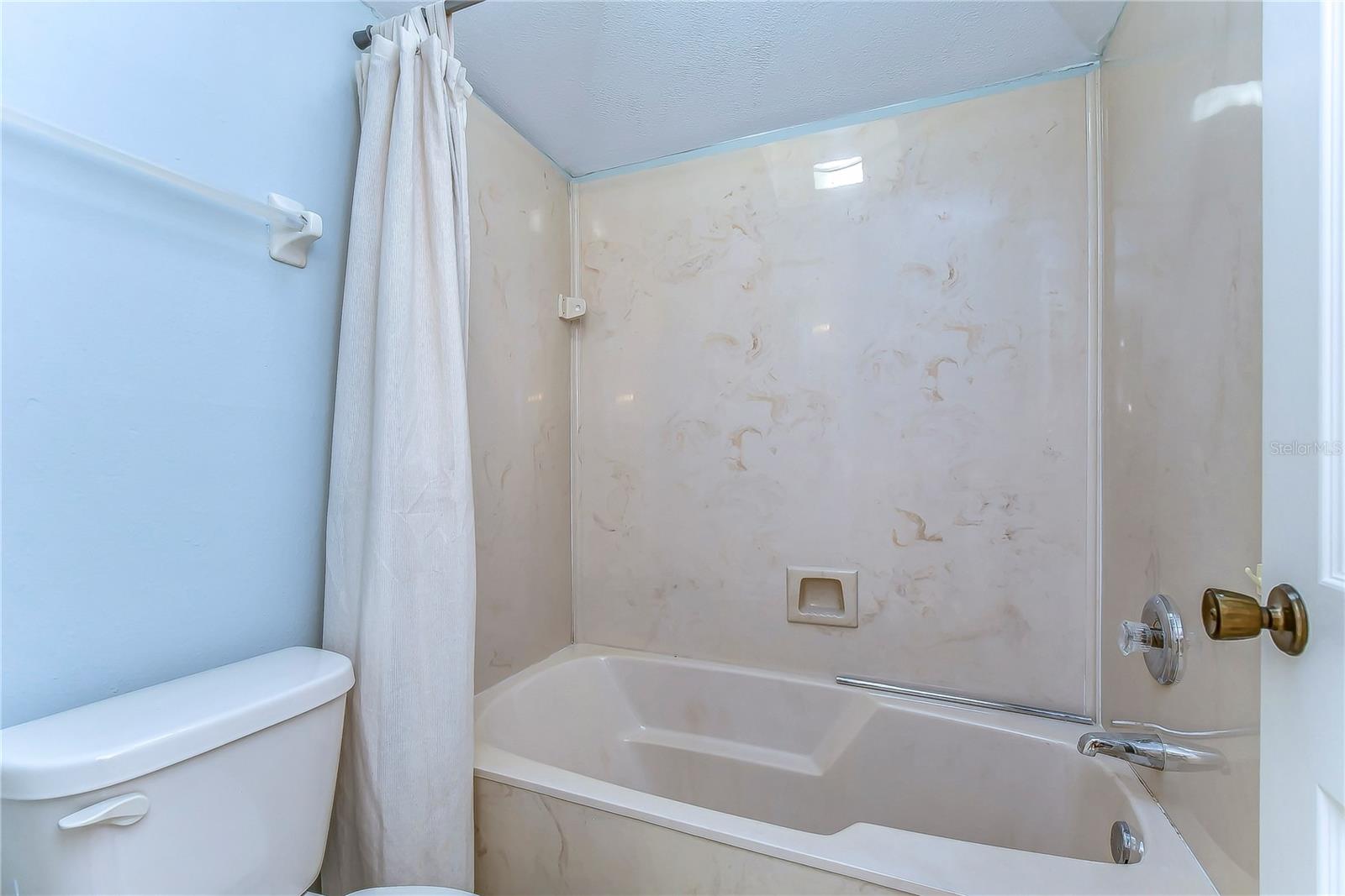 LAUREL OAKS AT COUNTRY WOODS CONDO - Residential