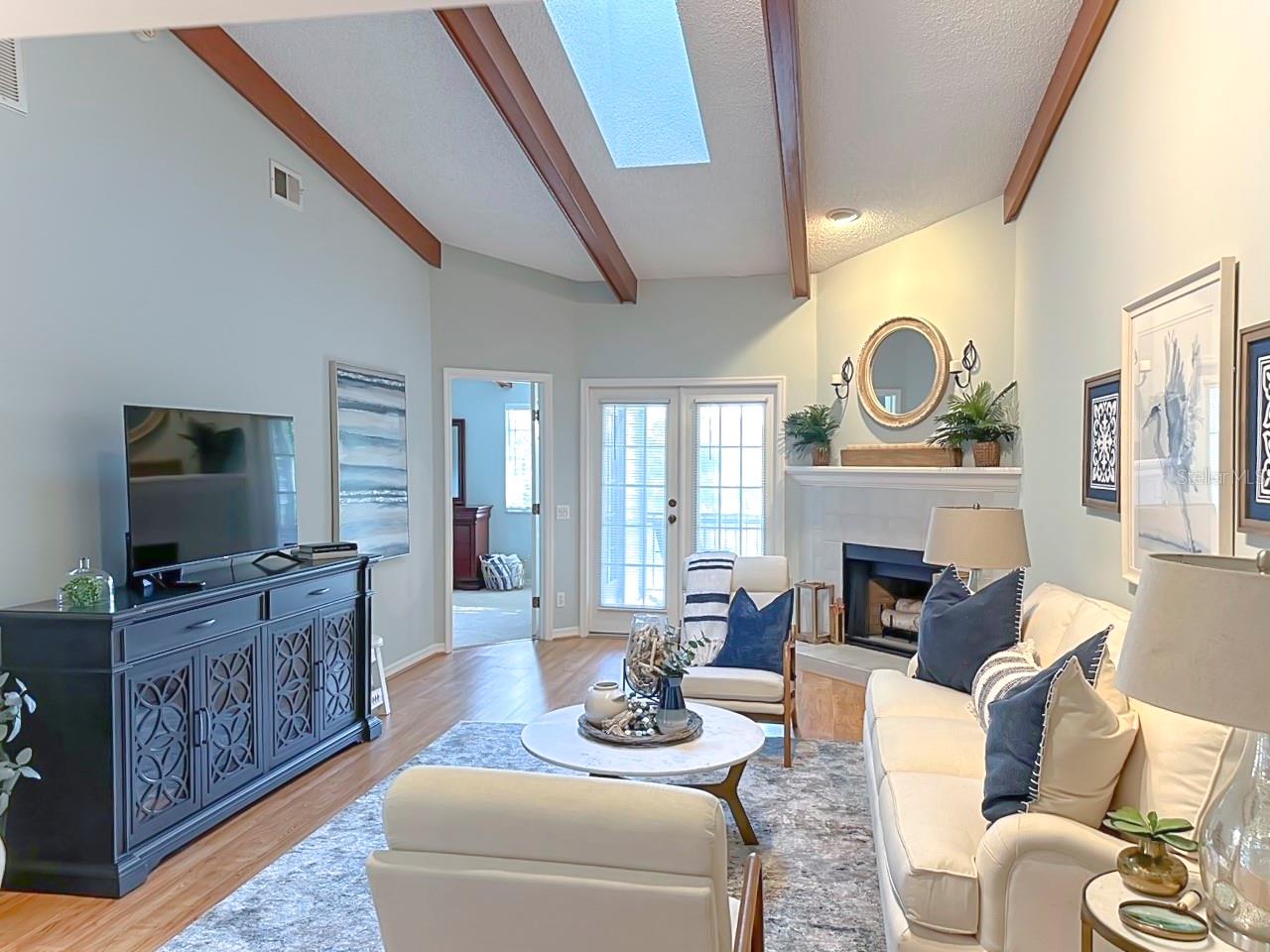 LAUREL OAKS AT COUNTRY WOODS CONDO - Residential