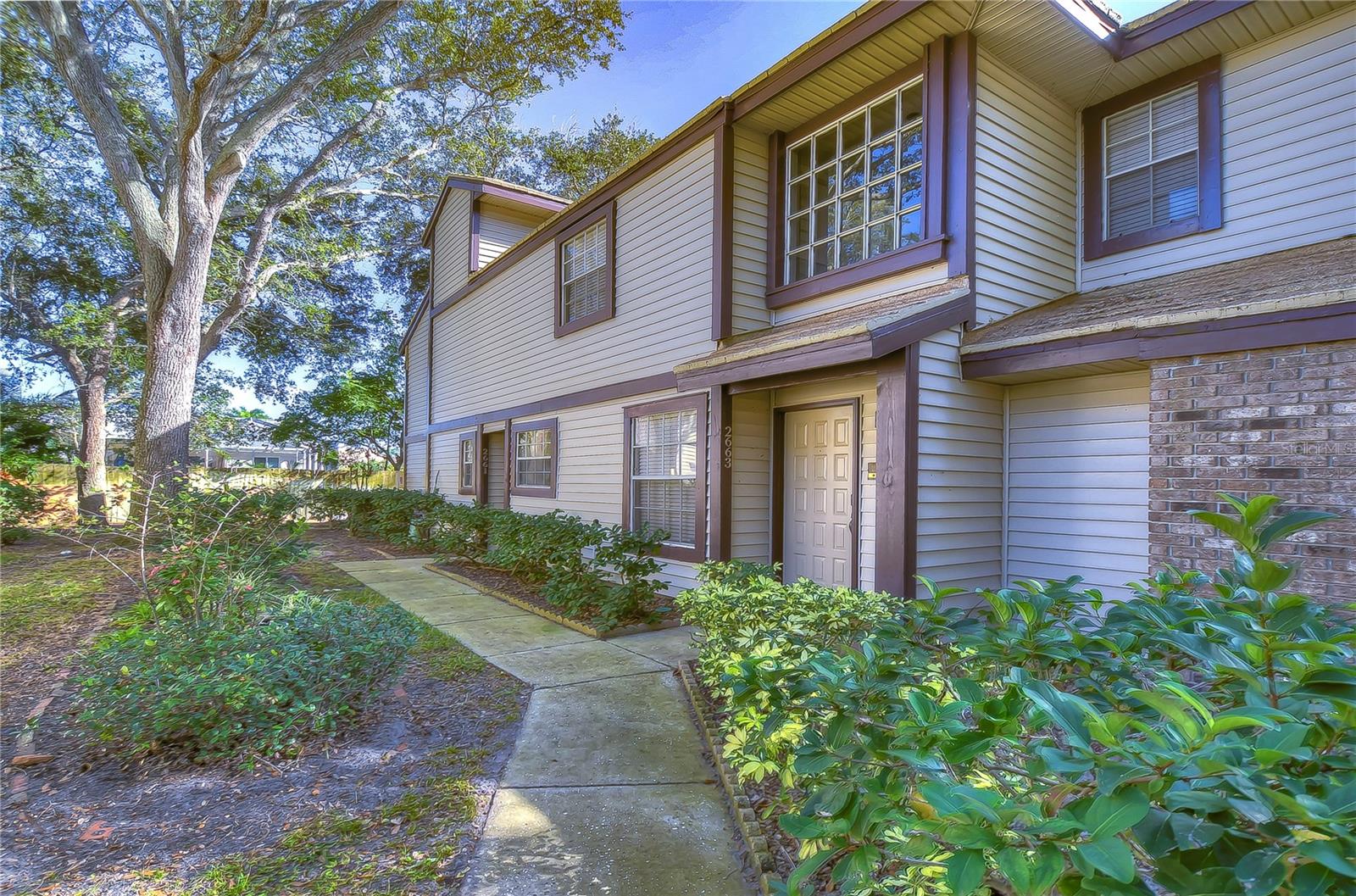 LAUREL OAKS AT COUNTRY WOODS CONDO - Residential