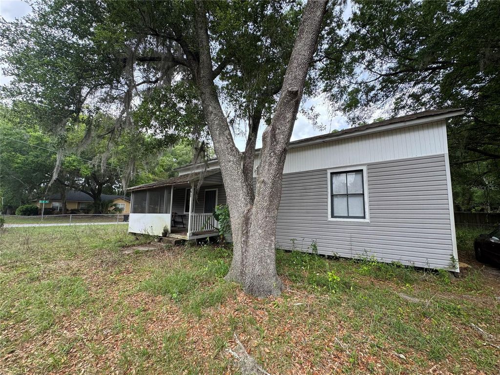 Photo of 851 SE 23rd Street, Gainesville, FL 32641 (MLS # GC529948)