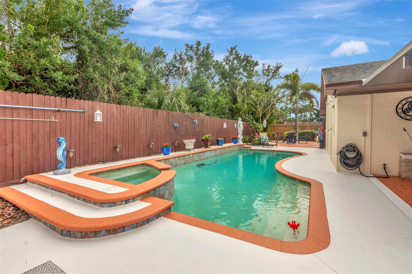 WHISPERING PINES FOREST - Residential