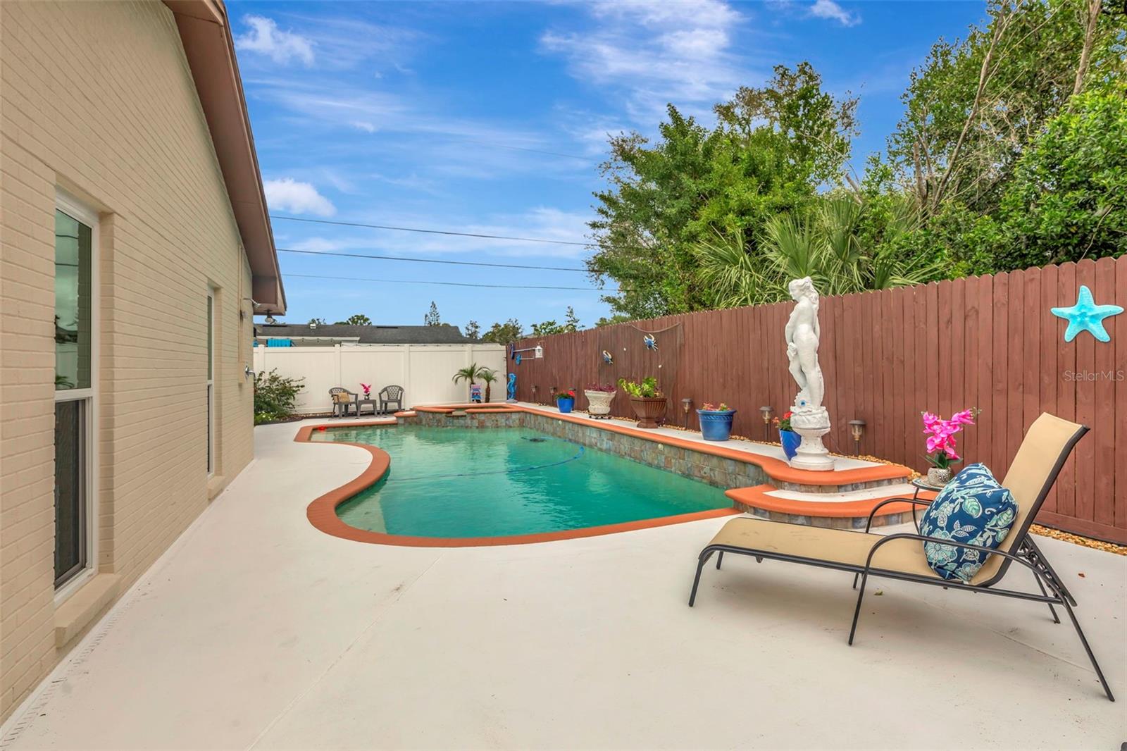 WHISPERING PINES FOREST - Residential