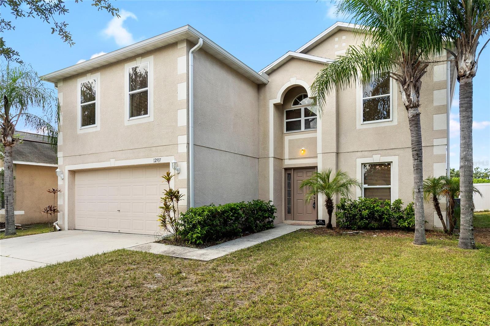 NEW ROOF 2023! Beautifully Updated Lakefront Pool Home! Enjoy the tranquil setting of this 4-bedroom, plus office, 3-bathroom home with 3253 SF under roof. The soaring cathedral ceilings greet you at the welcoming foyer. The foyer also provides a clear view of the pool and lake. Host gatherings with your friends and family in the light, bright dining room. The gourmet kitchen is a chef’s delight, showcasing newer stainless-steel appliances, ample counter space, dual pantries, an island with a second sink, and updated lighting. You’ll love the breakfast nook and the inviting atmosphere of the combined kitchen, nook, and family room. The first-floor office has a half bath within a few steps and is ideal for remote work or study.
The primary bedroom is huge and features an architectural niche! You’ll have room for a king-sized bed, oversized nightstands, sofa, dresser, or space to carve out a private reading alcove or other retreat. Pamper yourself in the primary bath’s garden tub, extended vanity, and double closets. A second bedroom is nearly the size of the primary bedroom and boasts wall-to-wall closets. The other two bedrooms are also abundantly sized. Throughout the home, architectural tile flooring covers the main living areas, kitchen, and bathrooms, blending style and durability. Step outside into your private outdoor retreat. The screened-in lanai offers stunning lake views, as well as a lagoon-style pool with a spa, which are all perfect for year-round relaxation. The side fences provide privacy. This lakefront home offers an airy layout, and a serene setting, making it the perfect blend of comfort and convenience.
Kings Lake community includes a community park, basketball court, with reasonable HOA dues.
