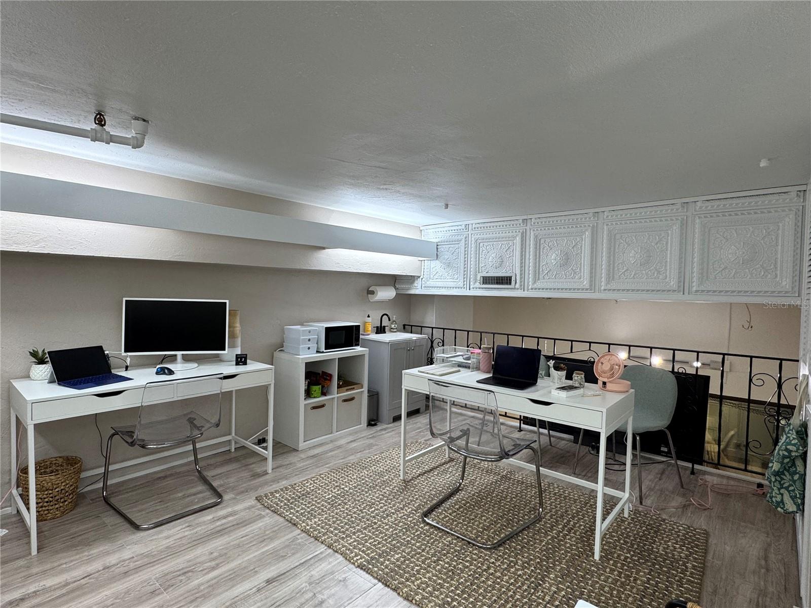 VENICE CENTRE - Commercial Lease