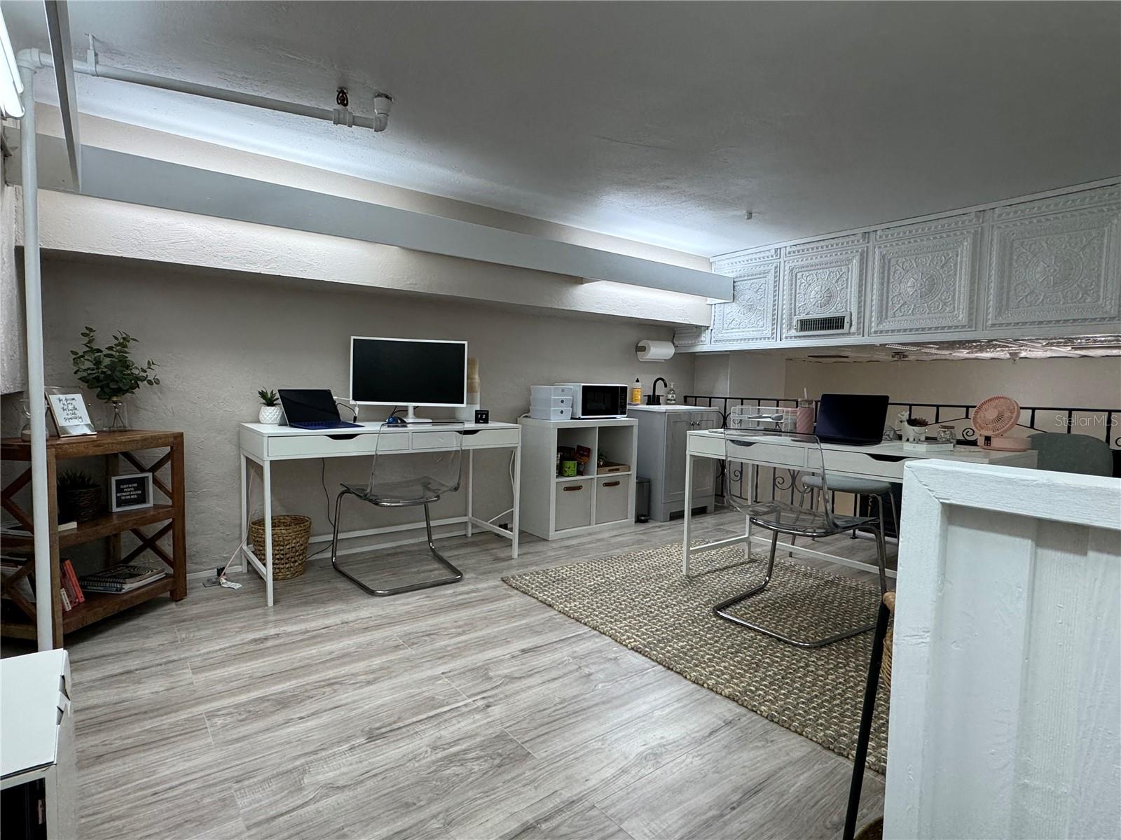 VENICE CENTRE - Commercial Lease