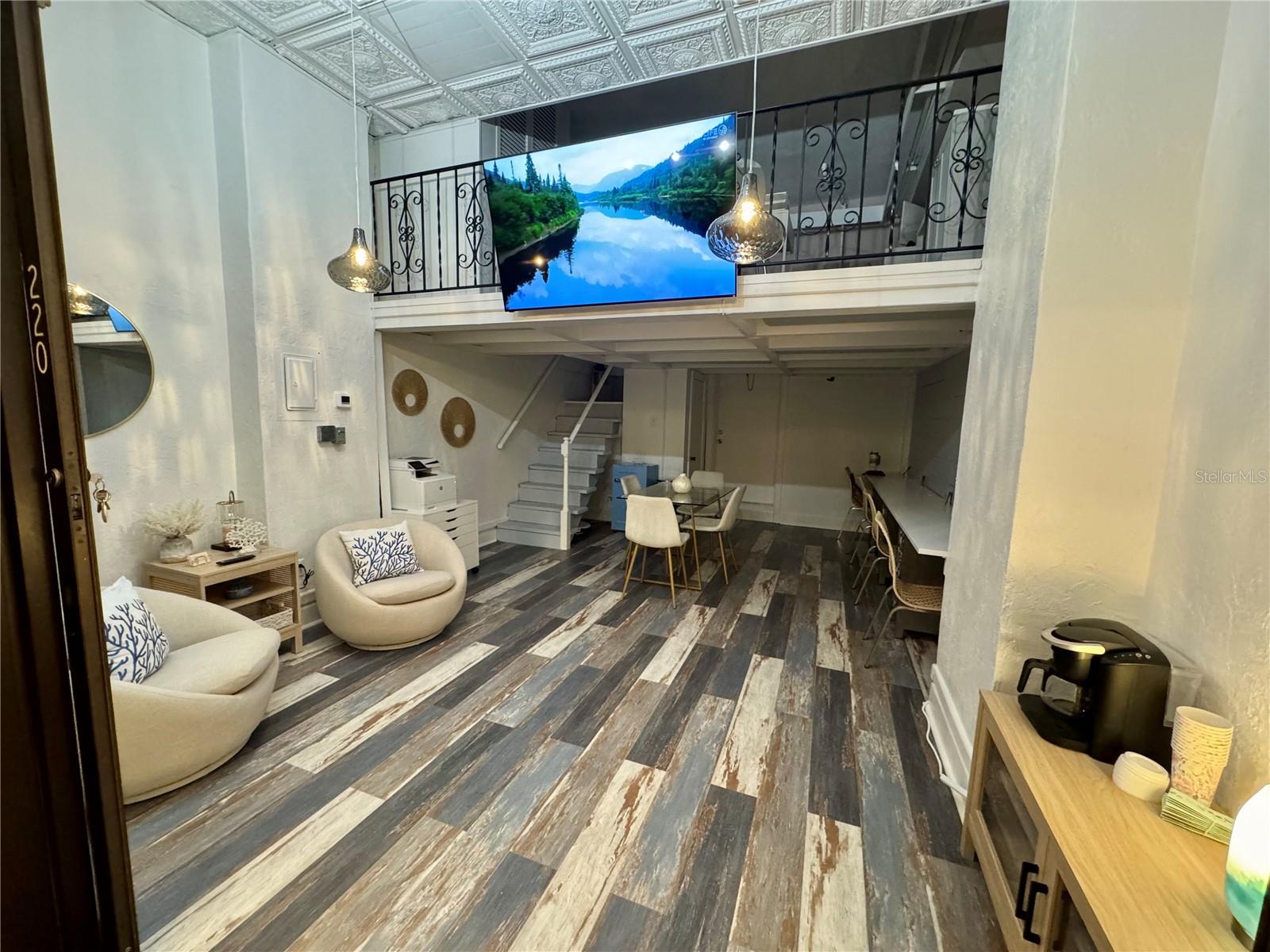 VENICE CENTRE - Commercial Lease