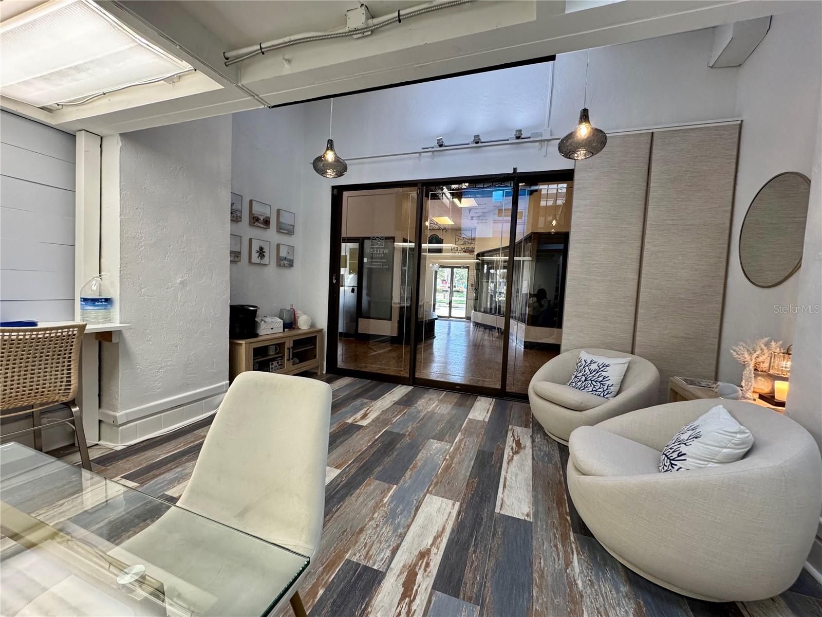 VENICE CENTRE - Commercial Lease