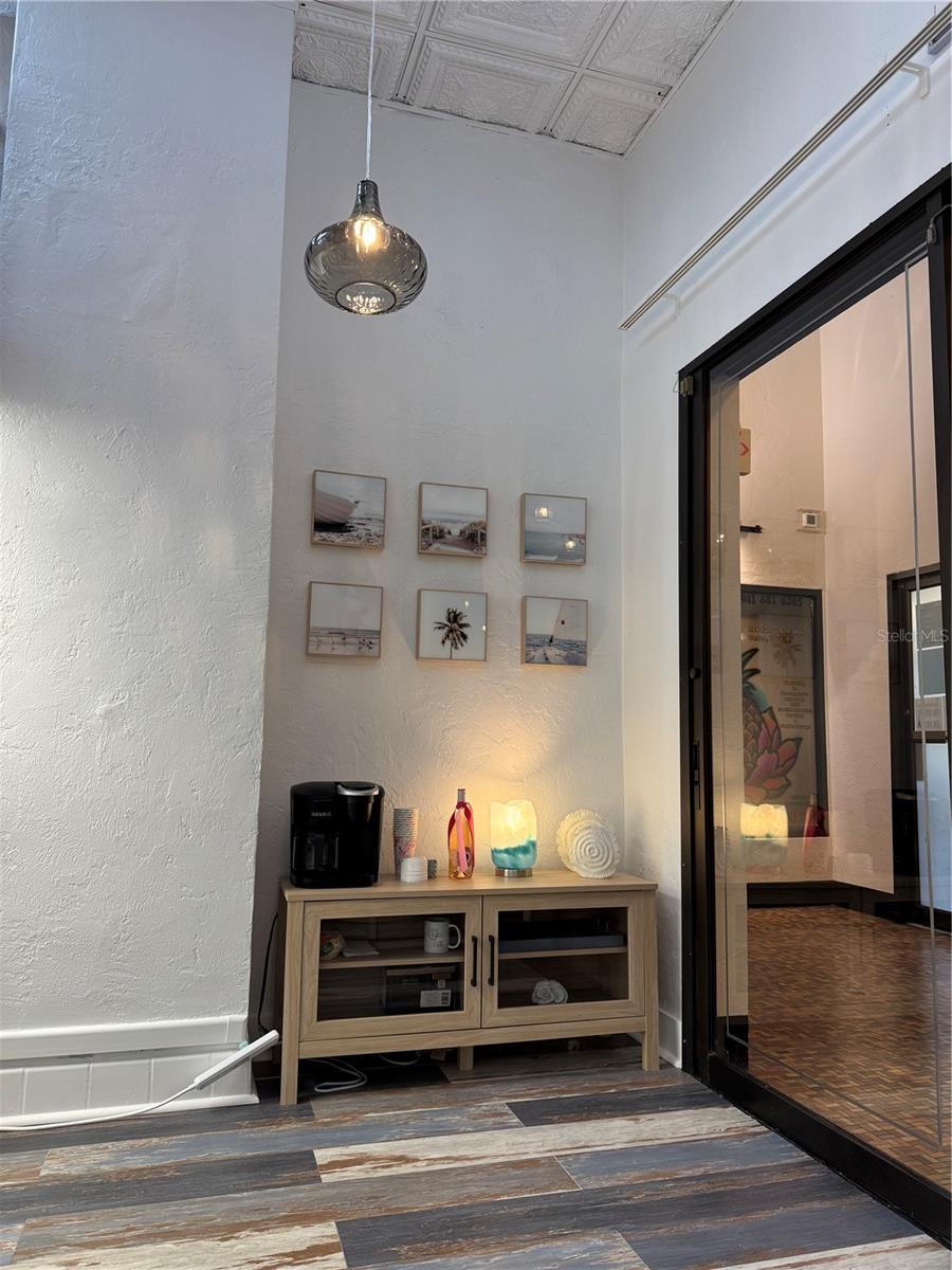 VENICE CENTRE - Commercial Lease