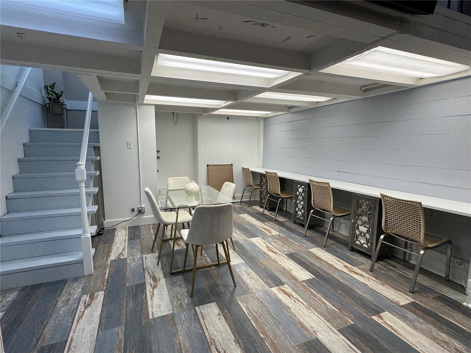 VENICE CENTRE - Commercial Lease