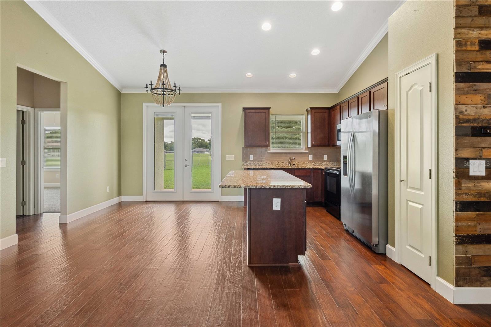 JUMPER CREEK MANOR - Residential