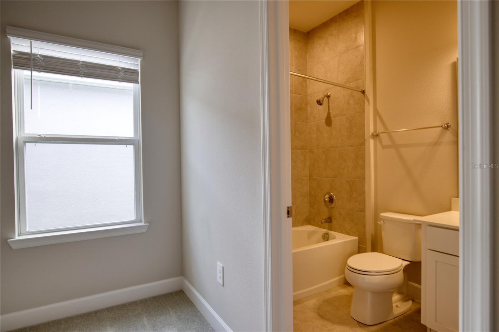 PALMS/WEST PORT - Residential Lease