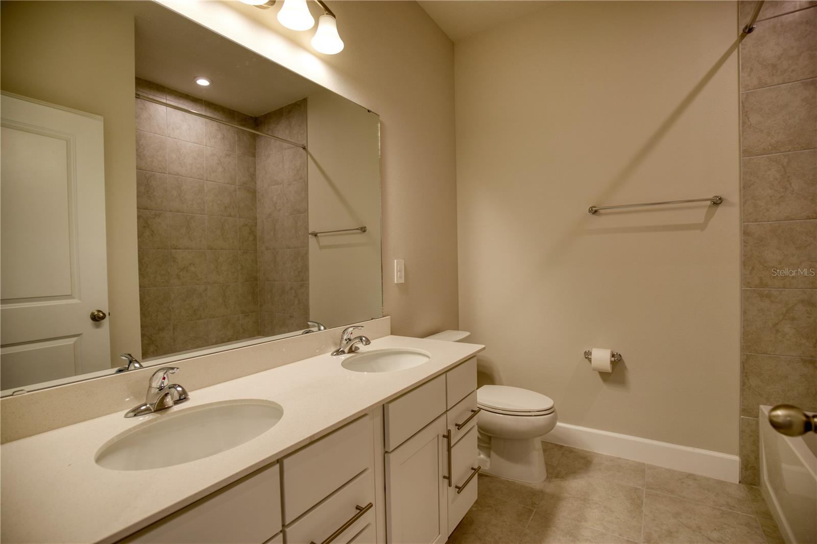 PALMS/WEST PORT - Residential Lease