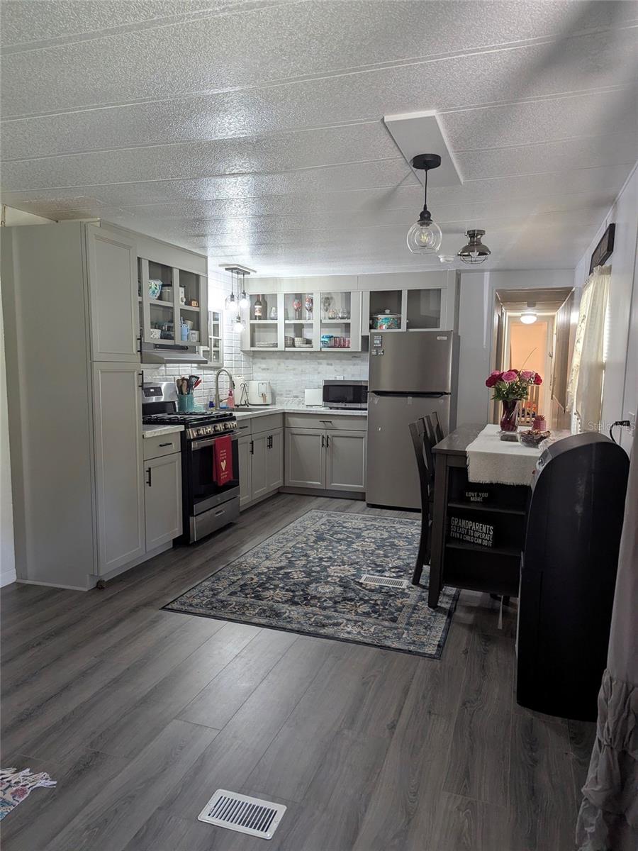 WOODLAND MANOR MOBILE HOME - Residential