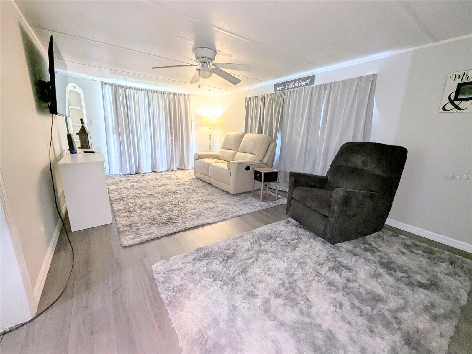 WOODLAND MANOR MOBILE HOME - Residential