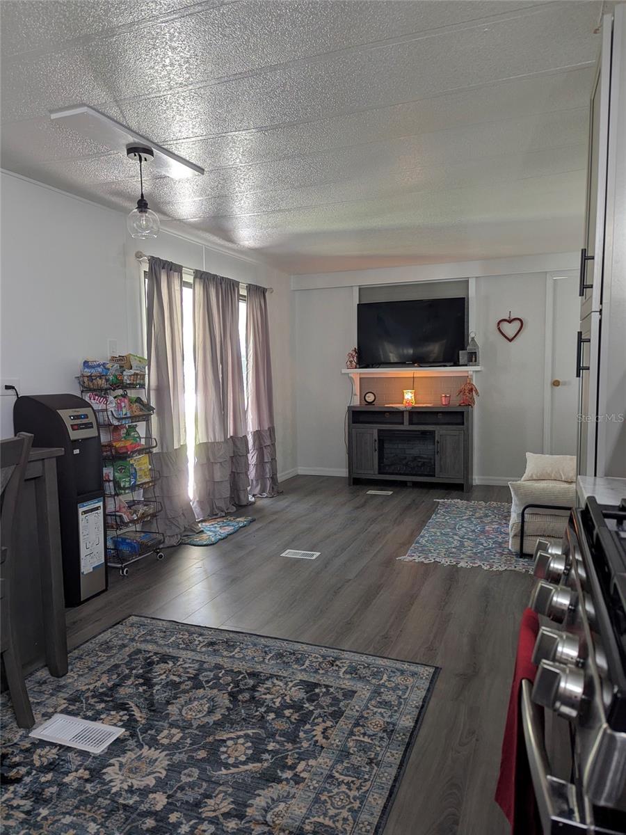 WOODLAND MANOR MOBILE HOME - Residential