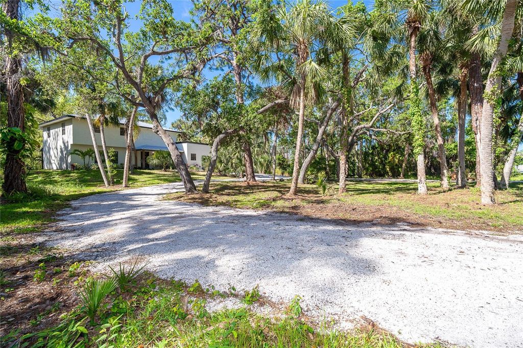 Photo of 425 Laurel Road W, Nokomis, FL 34275 (MLS # D6141735)