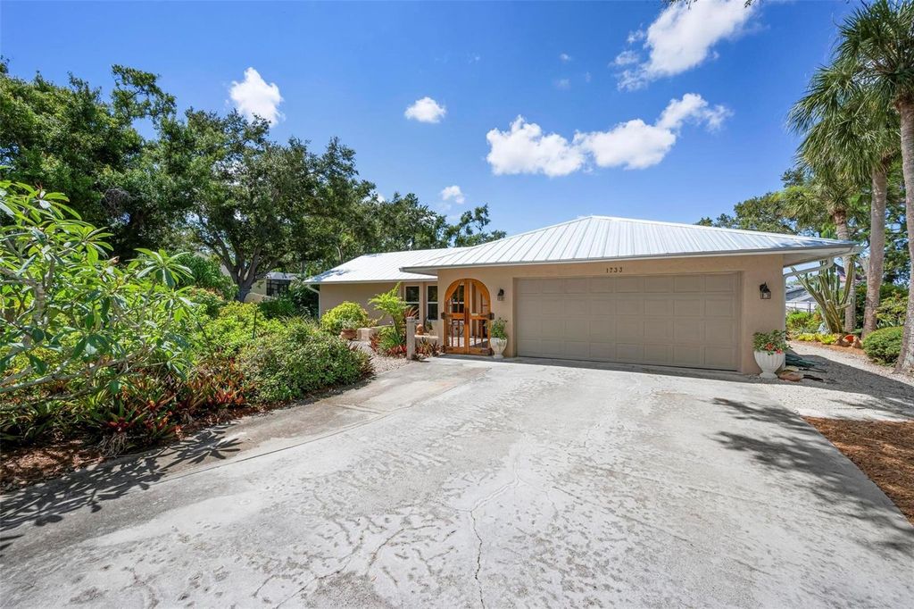 Photo of 1733 Belvidere Road, Englewood, FL 34223 (MLS # D6142859)