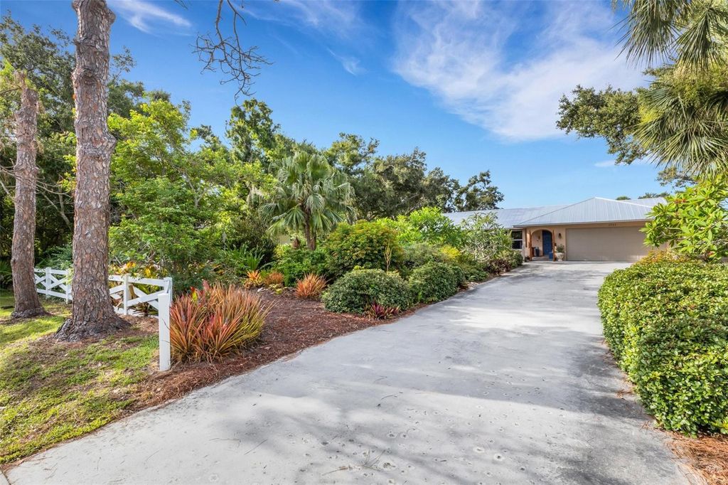 Photo of 1733 Belvidere Road, Englewood, FL 34223 (MLS # D6142859)