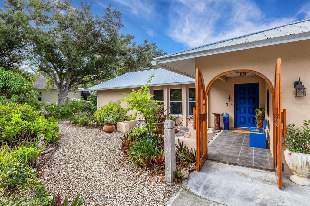Photo of 1733 Belvidere Road, Englewood, FL 34223 (MLS # D6142859)