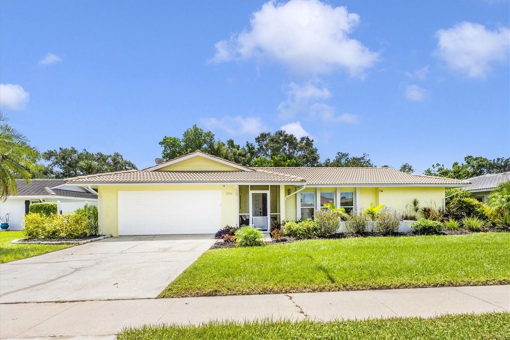 Photo of 2920 Captiva Drive, Sarasota, FL 34231 (MLS # A4685319)