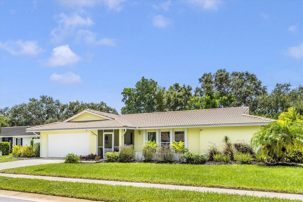 Photo of 2920 Captiva Drive, Sarasota, FL 34231 (MLS # A4685319)
