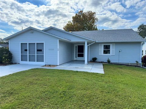 Photo of 10 Brigadoon Circle, Leesburg, FL 34788 (MLS # G5103736)